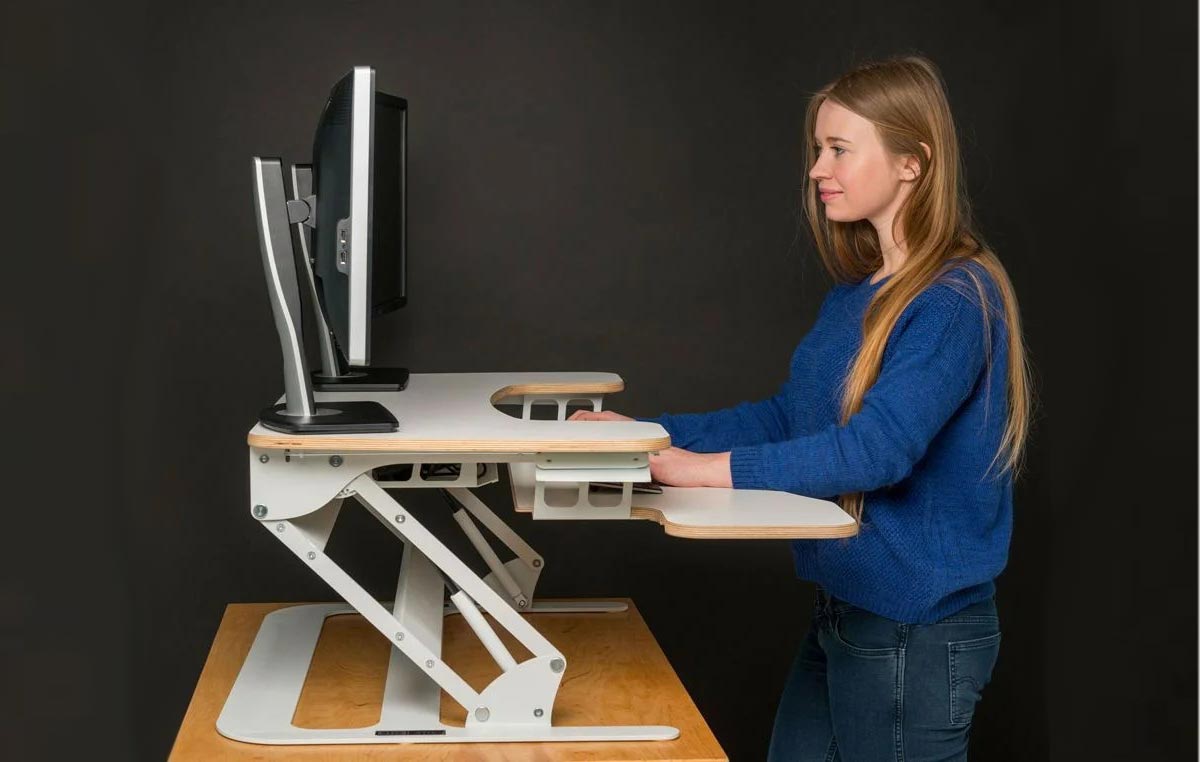 Стоячий столик. Стол для компьютера. Компьютерный стол стоячий. Стол для работы стоя. Стоячие столы для офиса.